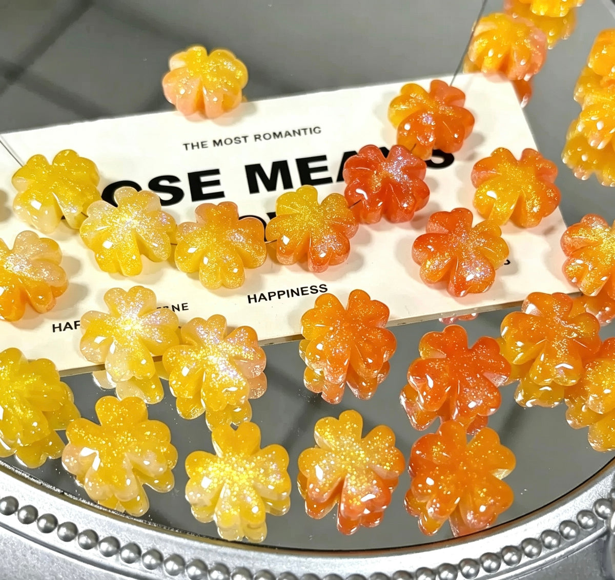 【変色15mm】太陽☀️変色四つ葉ビーズ　DIY手作りブレスレット用素材
